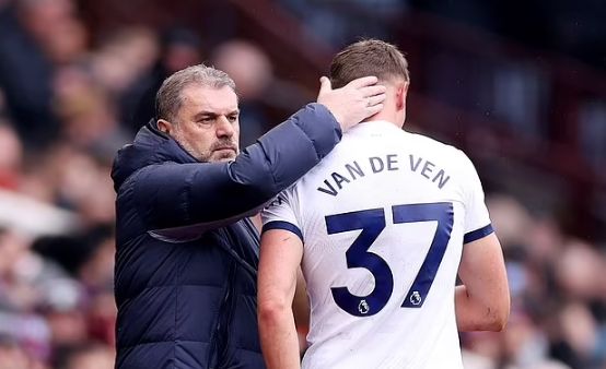 Tottenham defender Micky van de Ven to undergo late fitness test
