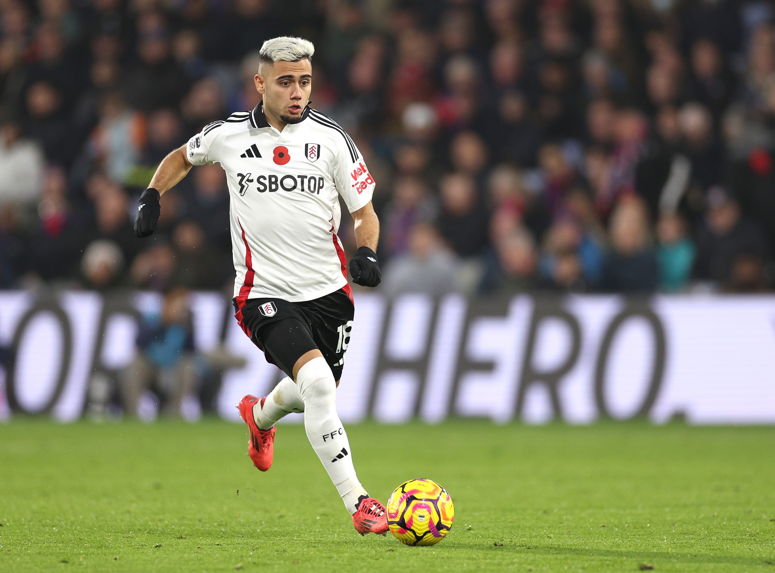 Andreas Pereira of Fulham runs with the ball