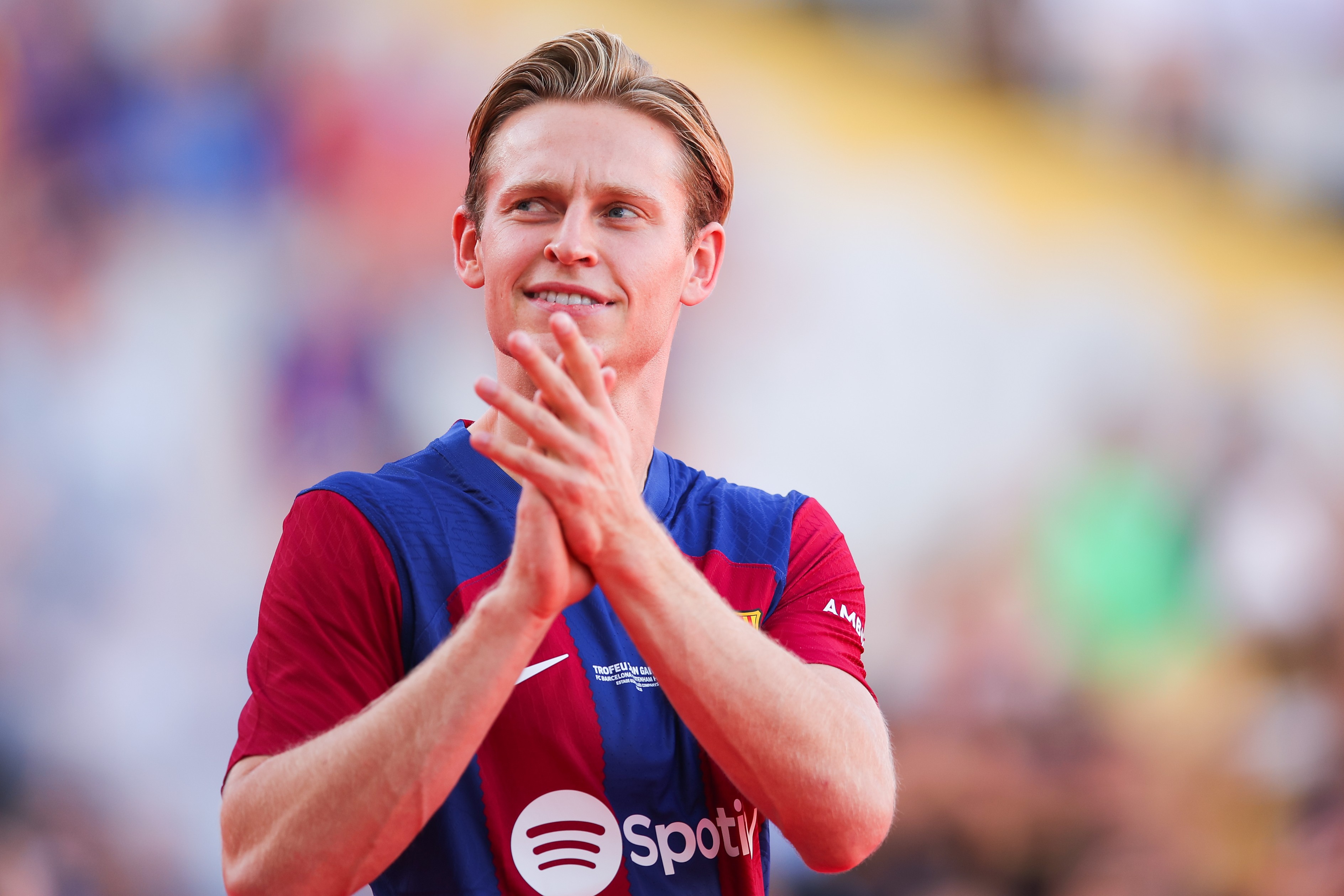 Frenkie De Jong of FC Barcelona waves at the supporters