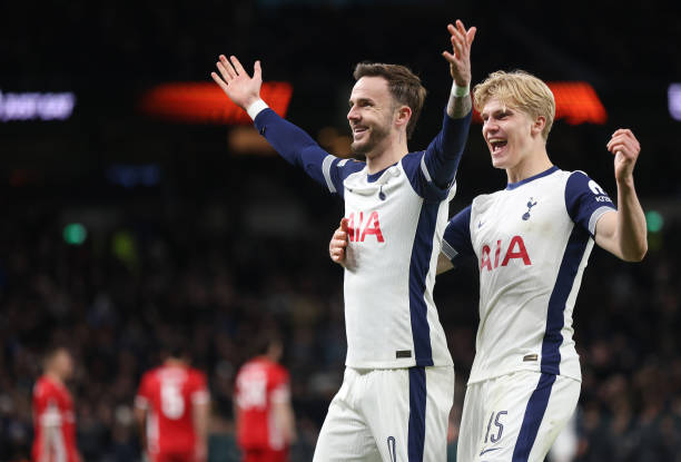 Lucas Bergvall in action for Tottenham