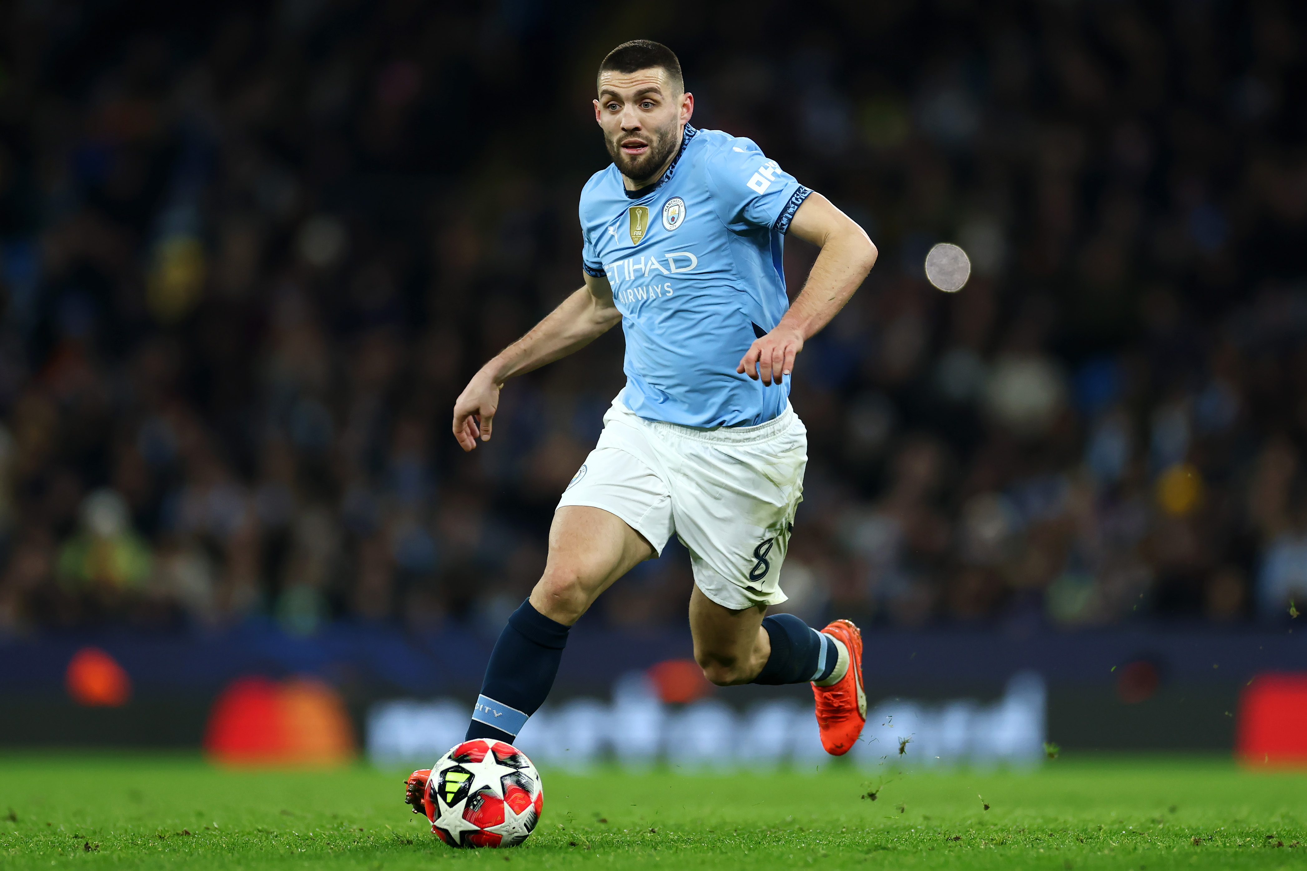 Mateo Kovacic of Manchester City runs with the ball
