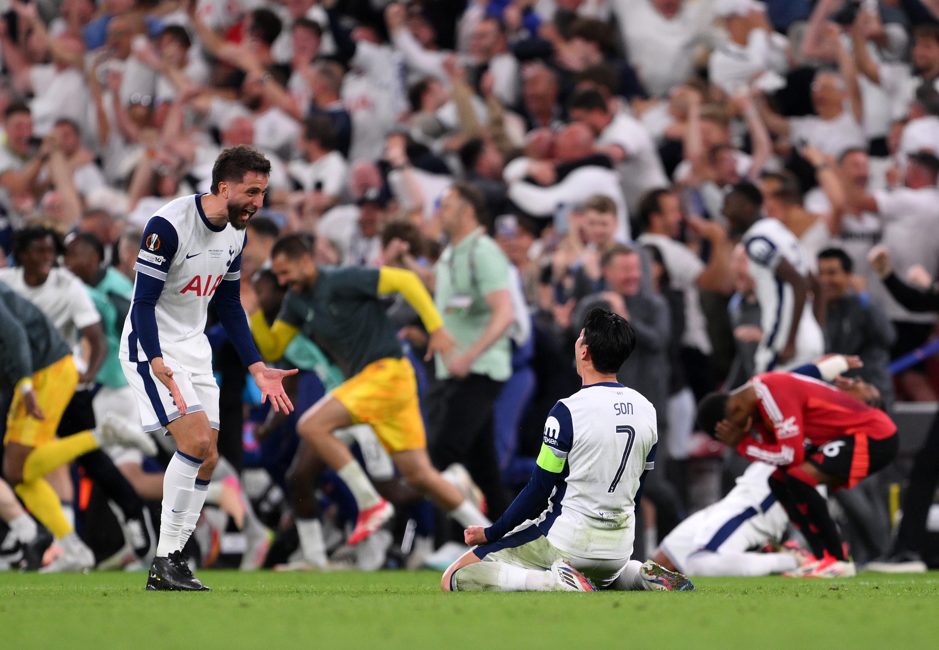 Rodrigo Bentancur of Tottenham Hotspur celebrates with teammate Son Heung-Min after his team's victory in the UEFA Europa League Final