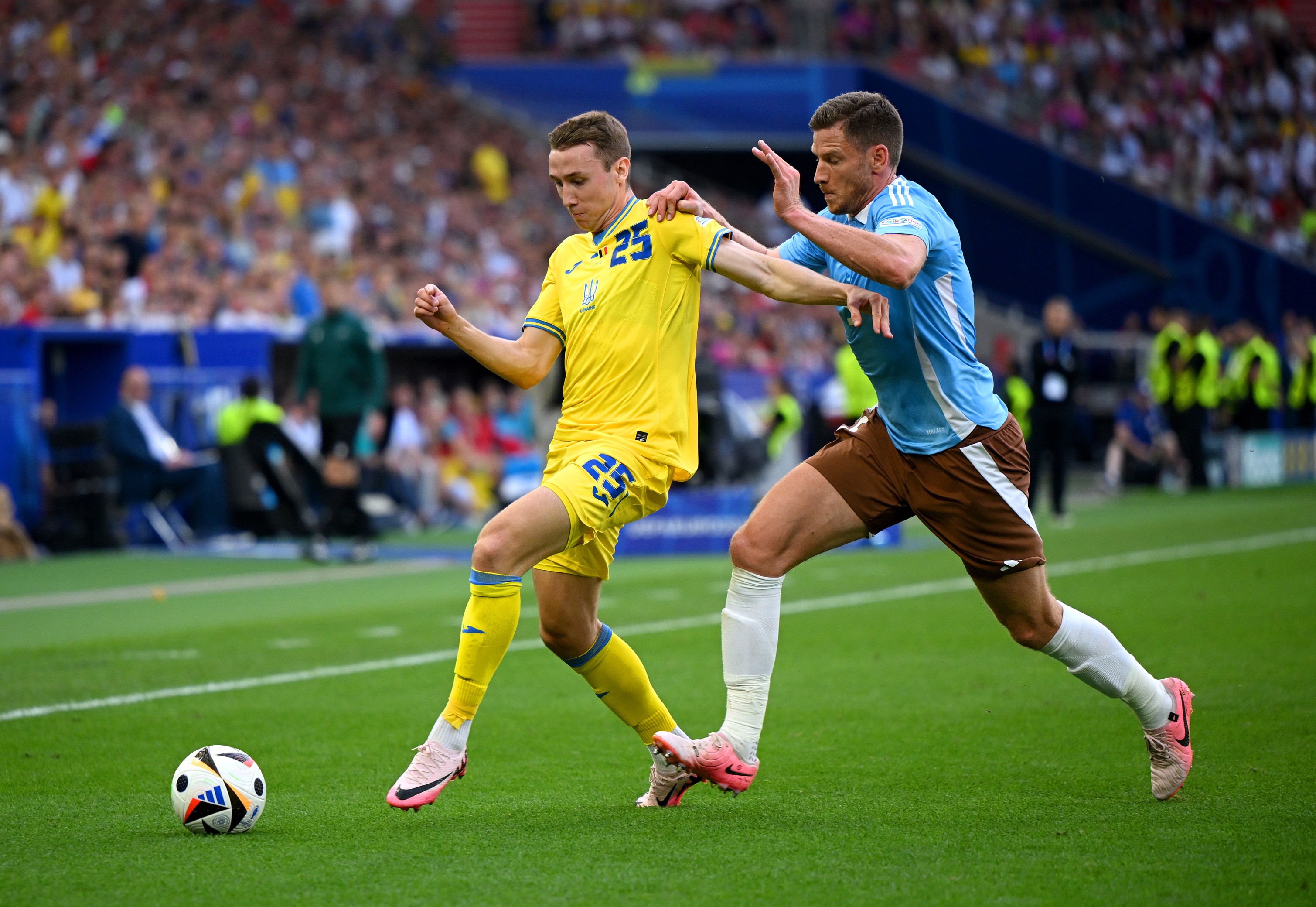 Vladyslav Vanat of Ukraine runs with the ball