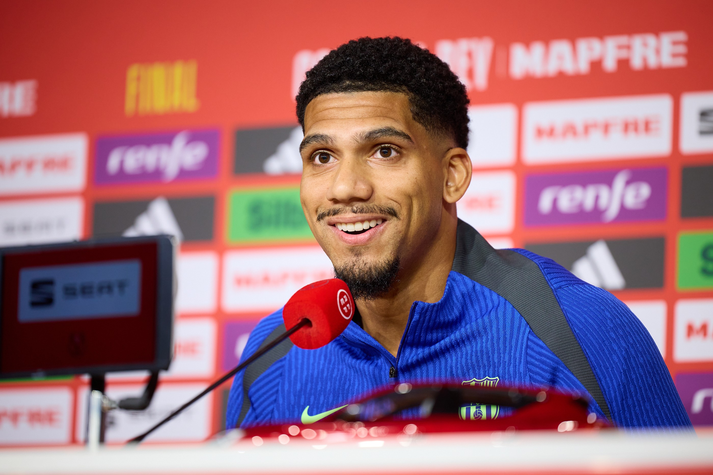 Ronald Araujo in a press conference for Barcelona