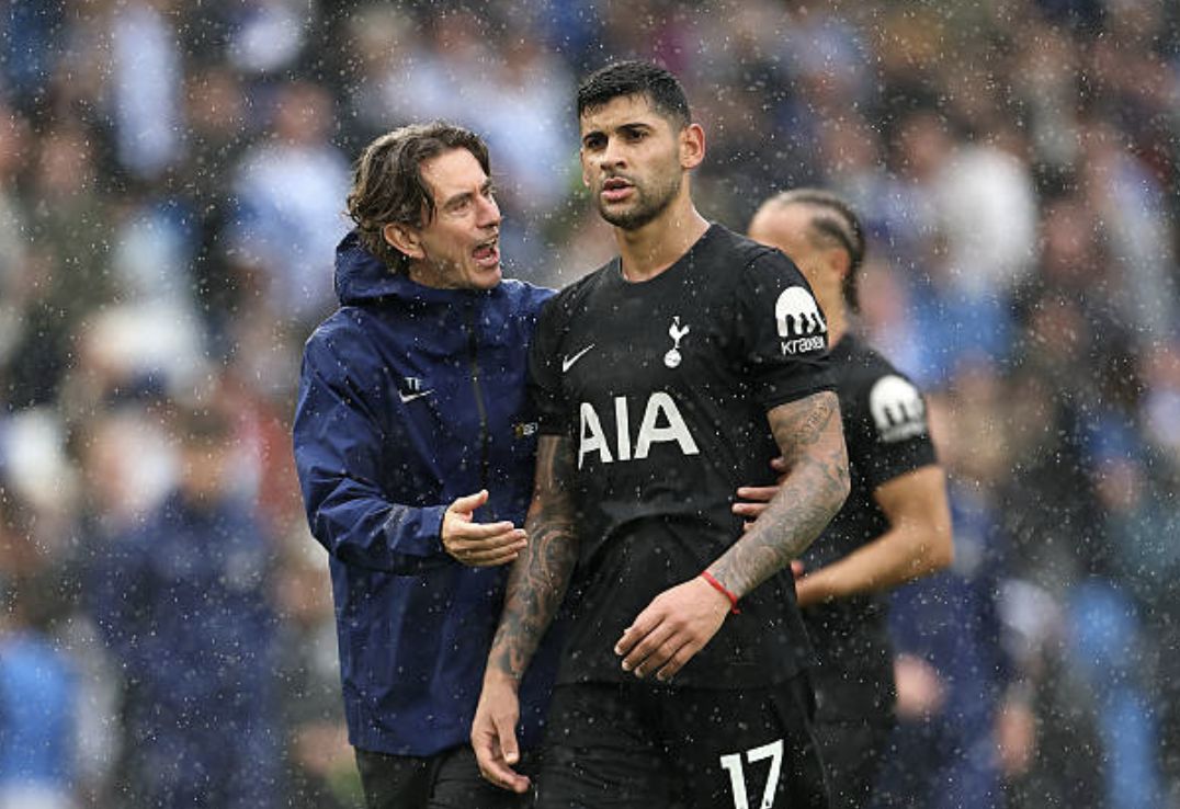 Thomas Frank speaks to Cristian Romero