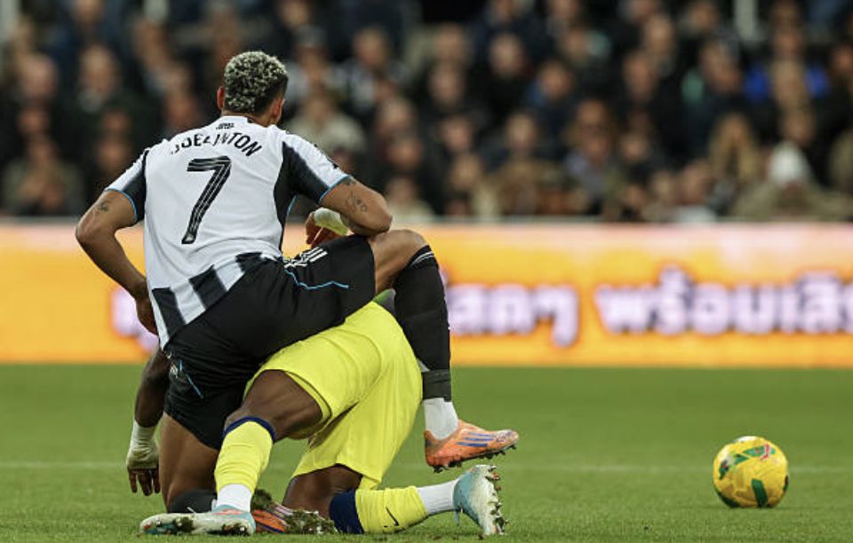 Surely this was the most controversial refereeing decision of the Newcastle United clash? - The Boy Hotspur