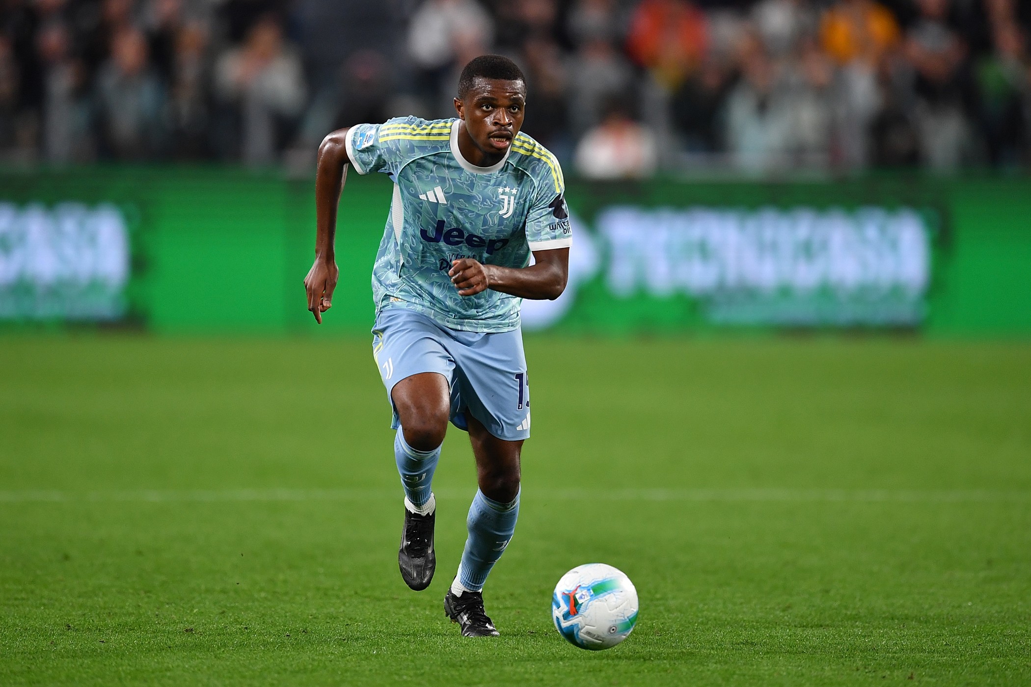 Pierre Kalulu runs with the ball