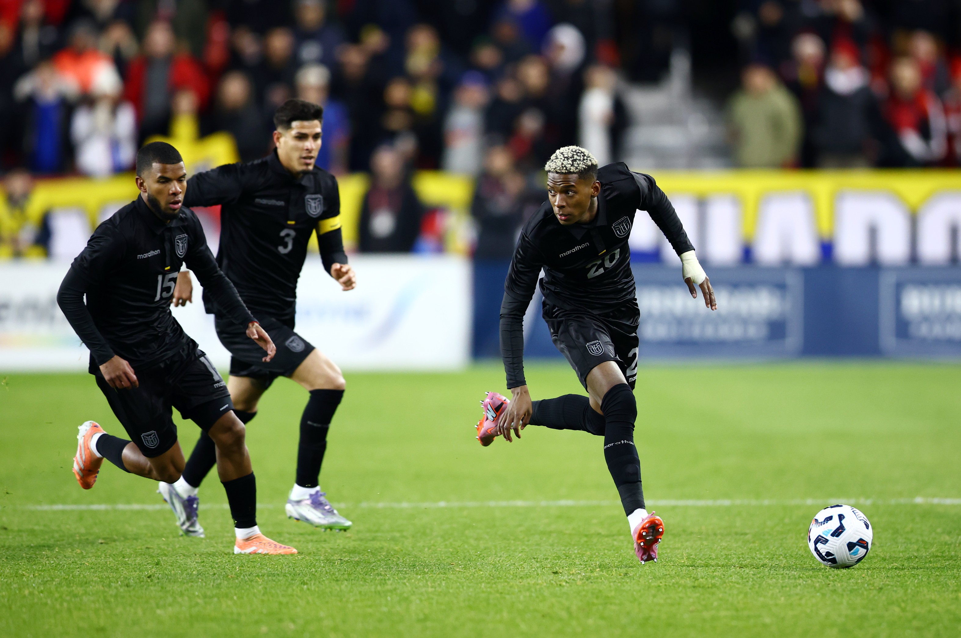 Nilson Angulo runs with the ball