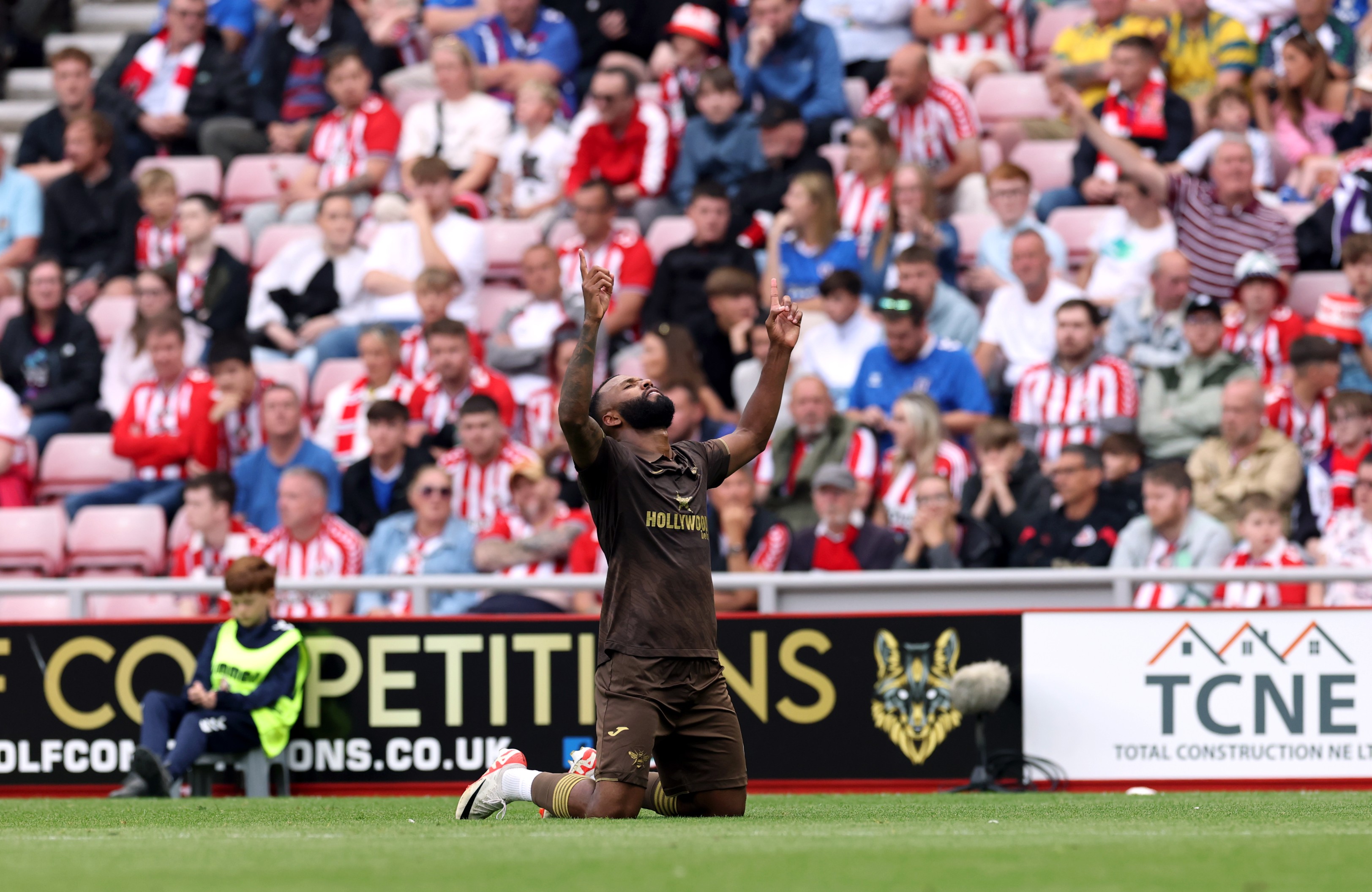 Igor Thiago celebrates a goal