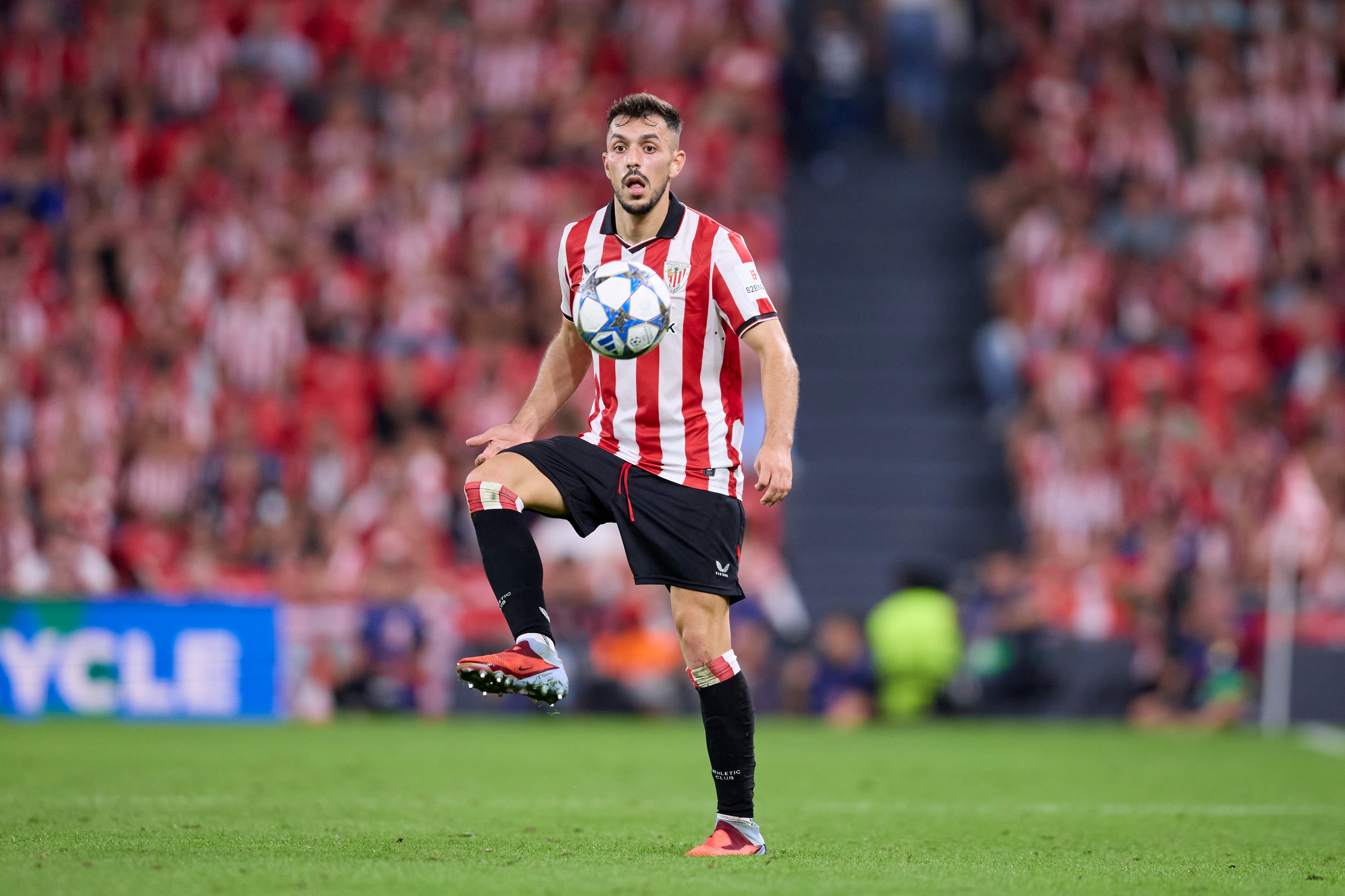 Aitor Paredes controls the ball 
